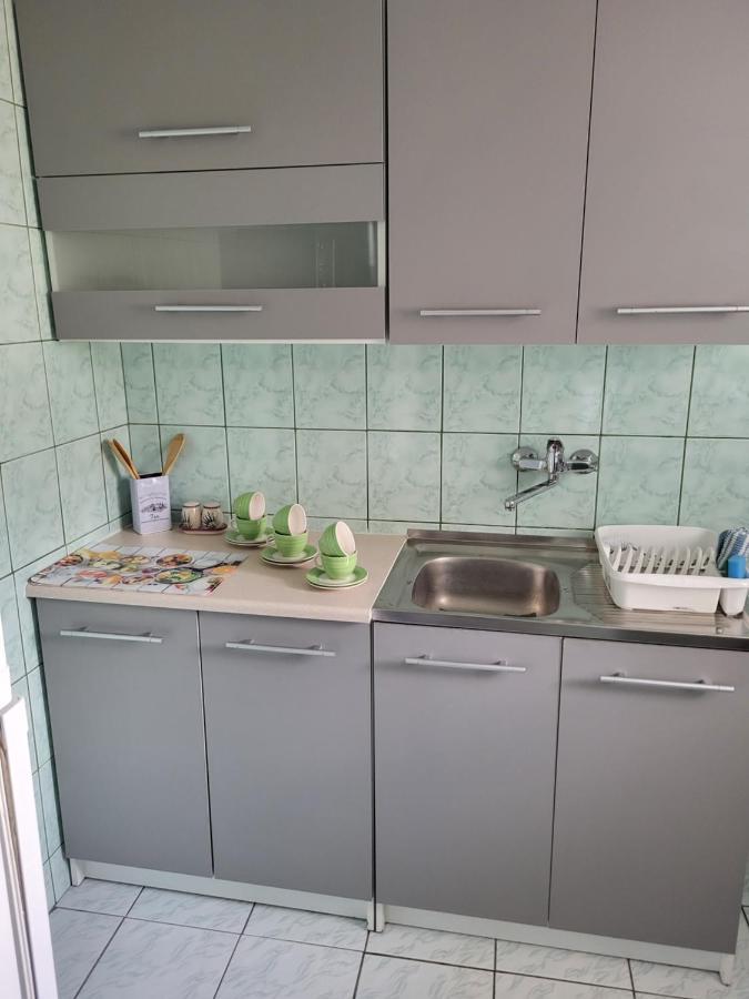 Apartament Sosnowy Z Parkingiem Thorn Exterior foto