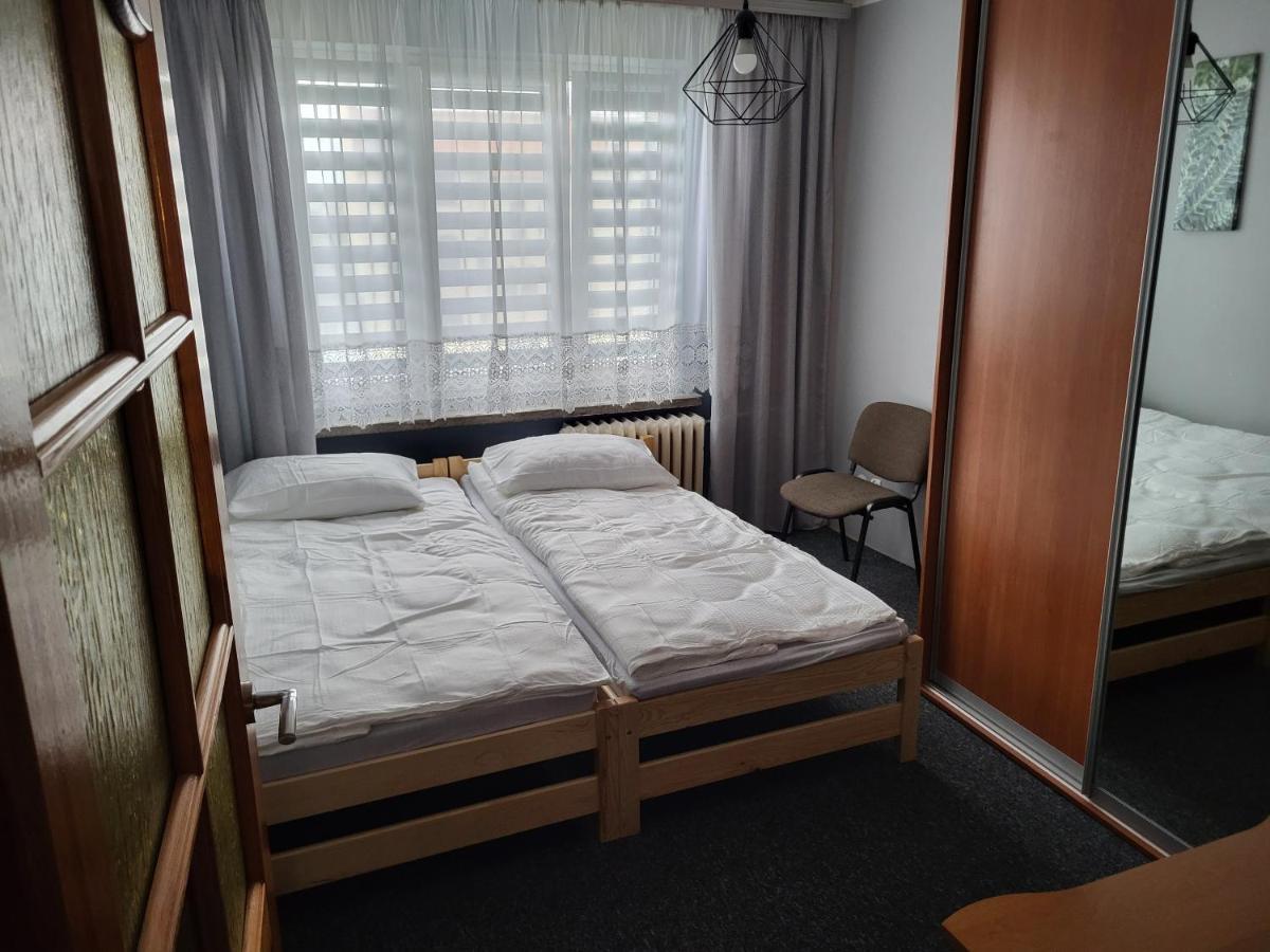 Apartament Sosnowy Z Parkingiem Thorn Exterior foto
